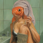 Frau als Goldfisch